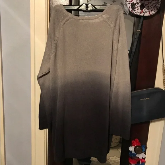 Torrid Disney Mickey Mouse Grey + Black Ombré Sweater / Sweatshirt / Jacket Sz 2 - Picture 7 of 7